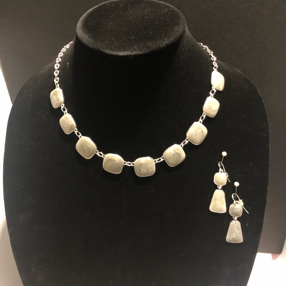 Retro Gray First Swirl Silver Tone Enamel Square Link Necklace 18”+3” & Earrings